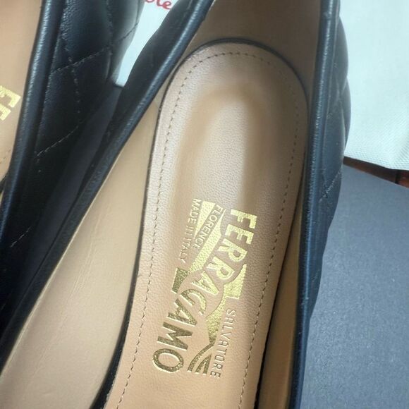 Brand new with box Ferragamo
Vara Quilted Bow Ballet Pumps size 10.5 - Picture 10 of 15